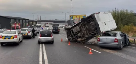 ДТП за участю чотирьох автомобілів у Тернополі: водія-втякача розшукали