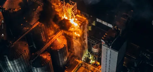 Пожежа на елеваторі у Козовій: знищено частину обладнання і зерно