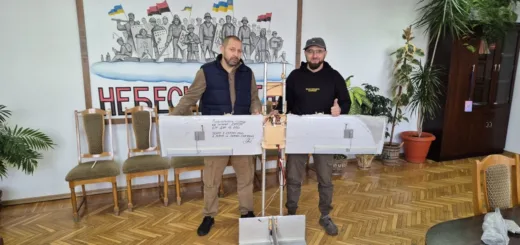 Військовий Сергій Савка передав Монастириській міськраді підбиту рашистську “Молнію”
