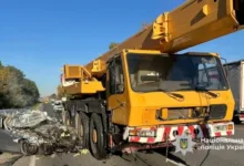 Виїхав на зустрічну смугу і врізався в автокран: на Тернопільщині загинув водій