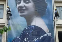 У центрі Тернополя встановили найбільший у світі фотопортрет Соломії Крушельницької: як його створювали