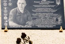 У Тернополі відкрили меморіальну дошку на честь загиблого захисника Романа Лауса