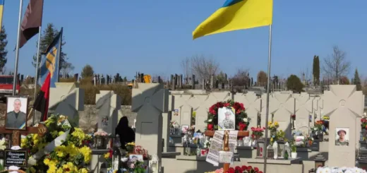 У Тернополі почали встановлювати індивідуальний пам’ятник на могилі загиблого військового