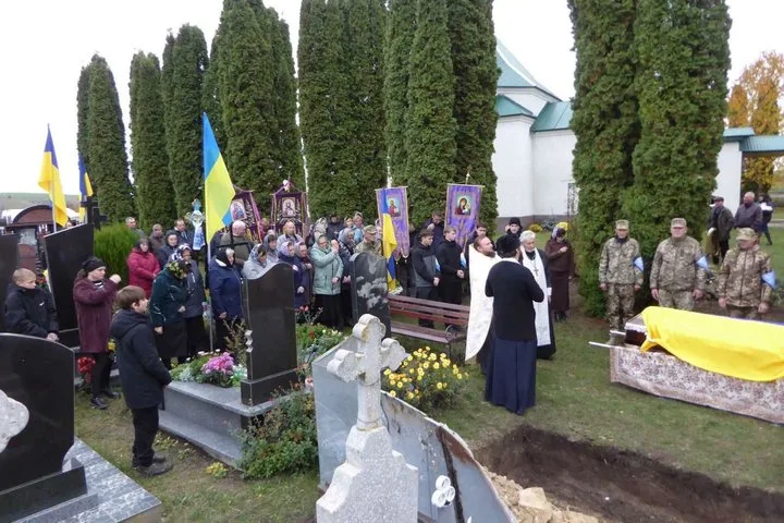 На Тернопільщині попрощалися із захисником Олександром Полярушем, який загинув біля Покровська