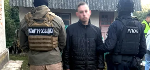 На Тернопільщині затримали 24-річного чоловіка, який підпалив вхід до банку за вказівкою російського куратора