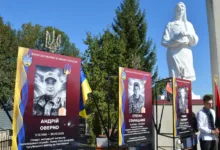 На Тернопільщині встановили меморіальні стенди на честь трьох загиблих захисників