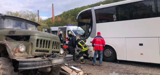 У Чорткові зіткнулися вантажівка та автобус