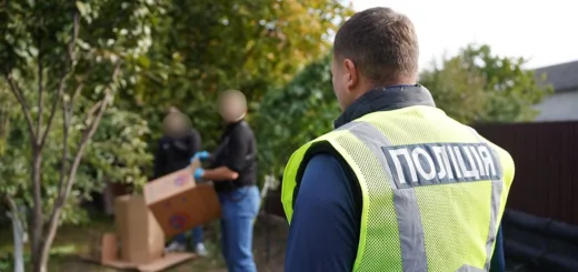 На Тернопільщині трьох осіб підозрюють у виготовленні і збуті канабісу
