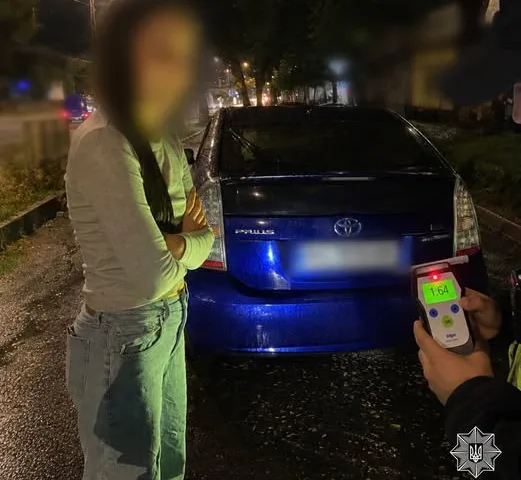 У Тернополі п’яна водійка Toyota їздила містом без прав